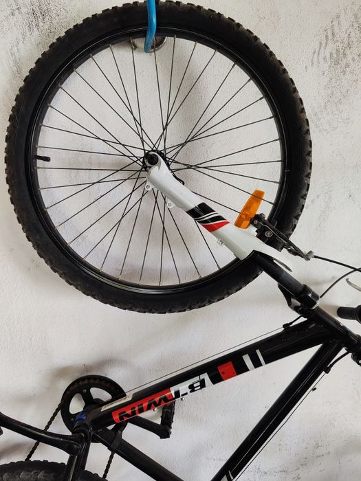 Bicicleta marca B_TWIN 24