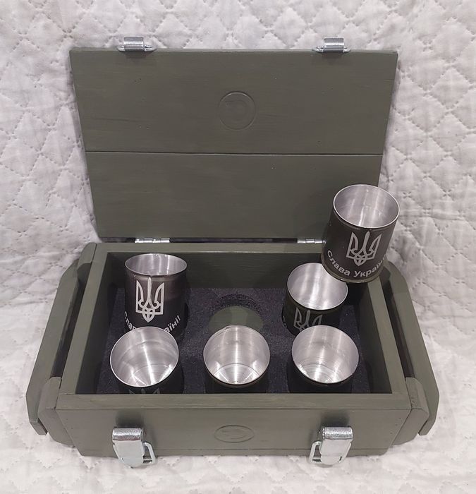 Гільзи сувенірні в ящику