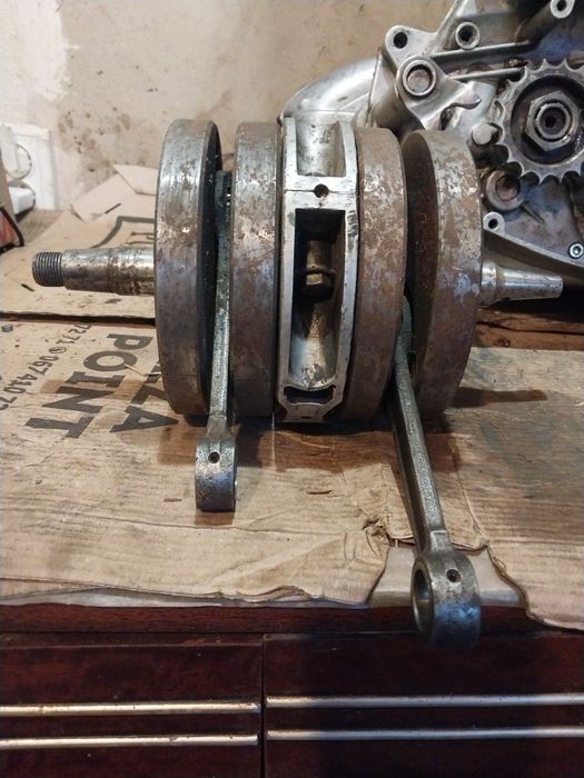 Колінвал ява 350  чезет  6 вольт в комплекті з ЦО