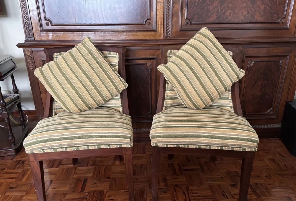 Conjunto de sofás e cadeiras de sala elegante
