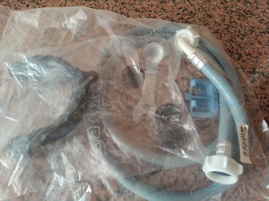 Mangueira de entrada de água para máquina de lavar.