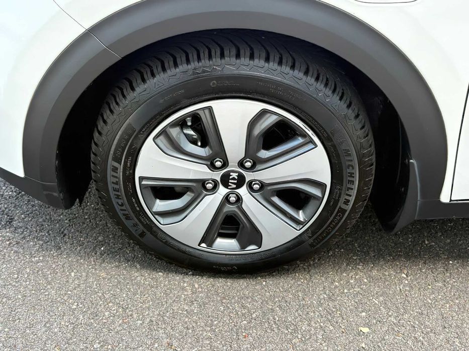 Kia Niro Hybrid      2018