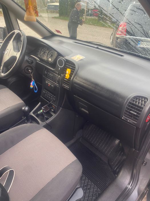 Opel Zafira 1.8 бензин