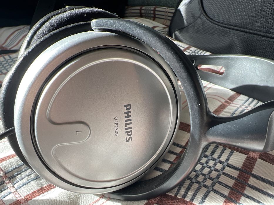 Auscultadores Philips com fio 6m