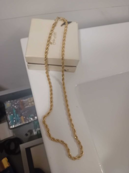 Colar em aço dourado homem