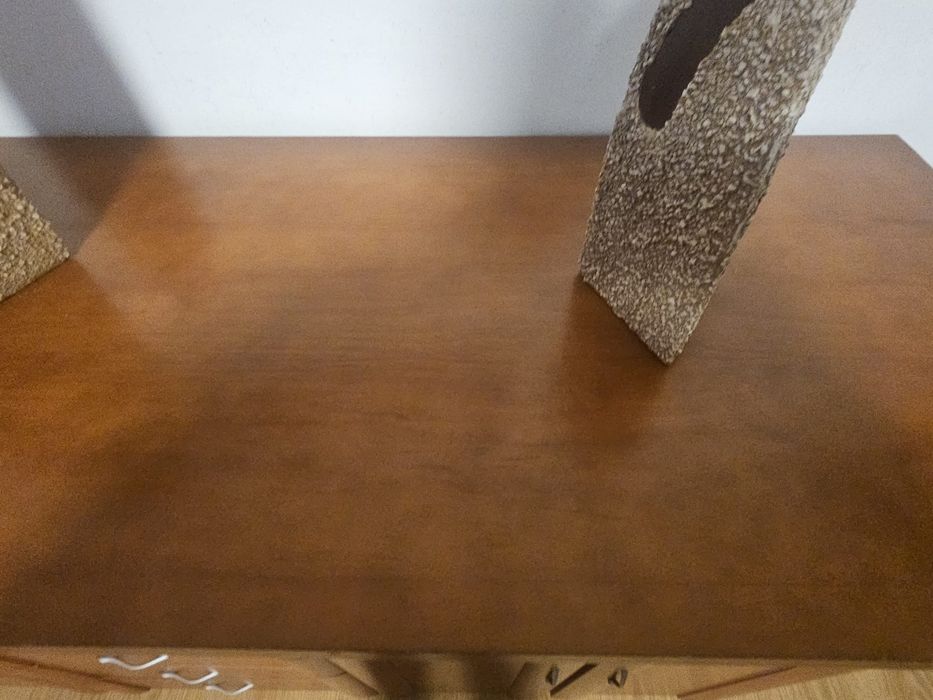 Aparador em madeira maciça