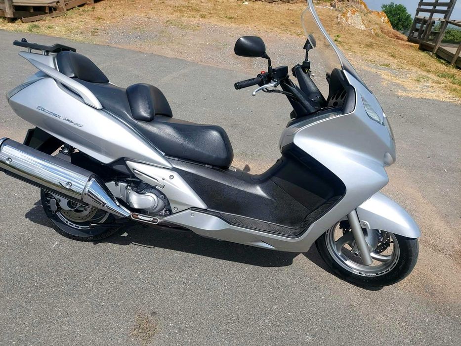 Honda Silver Wing 600 com 21.336 km e revisão feita