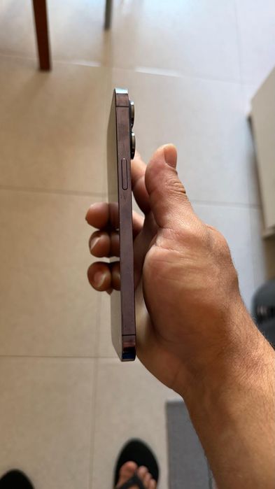 Tem um iPhone 14 pro max roxo para vender