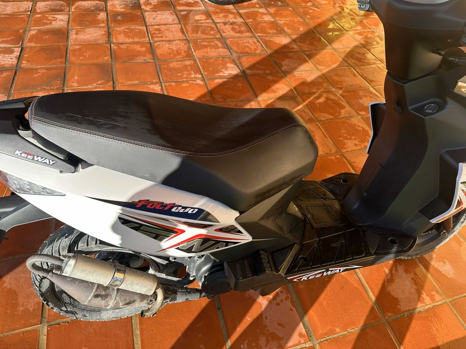 Scooter keeway como nova