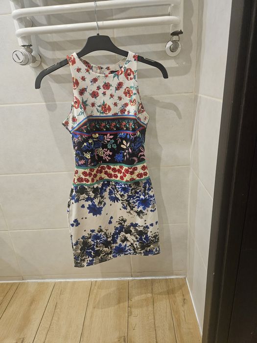 Sukienka  dopasowana kwiaty letnia komunia wesele  xs