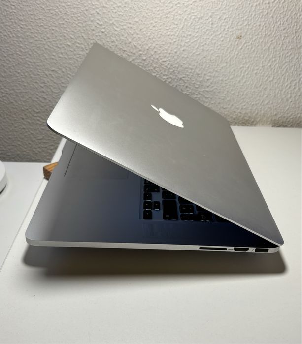 MacBook Pro Retina 15 | "Core i7" 2.2 Quad-Core | 16GB RAM