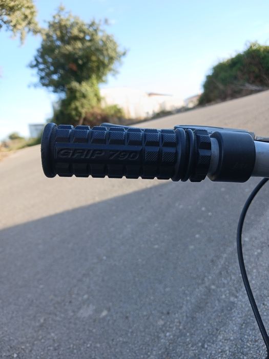 Bicicleta verde para criança em bom estado