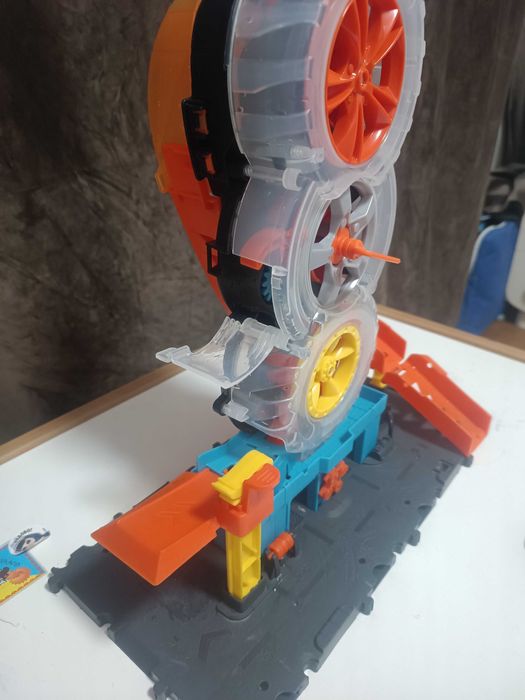Трек HOT WHeels City шиномонтаж