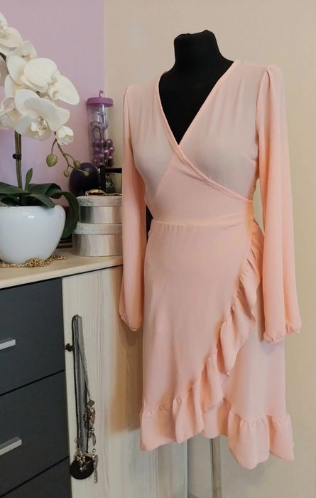 Nowa elegancka sukienka