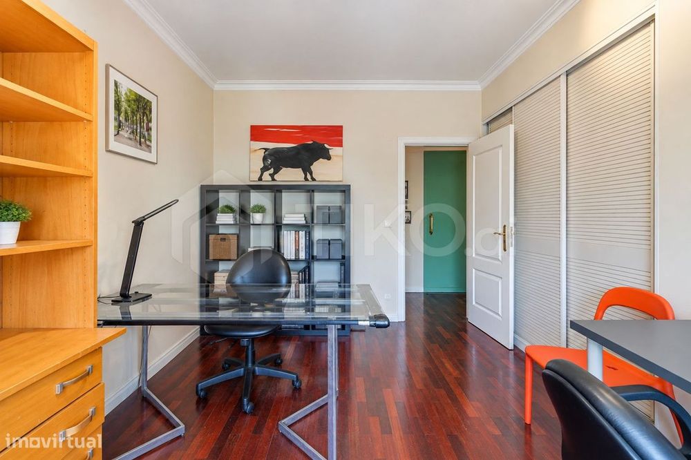 T4 com 209 m², vista 360º, sol todo o dia e garagem de 78 m² | Corroio