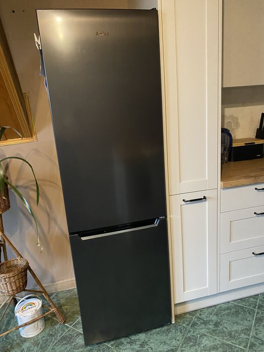 Lodówka Amica No Frost 181cm Czarna