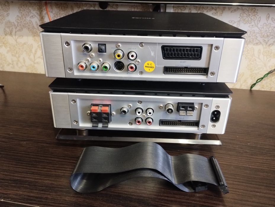 Philips MCD 708 в гарному стані. Дефект.