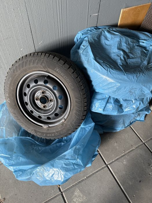 Opony zimowez felgami 4x100 toyota,mazda suzuki jak nowe 175/70/14
