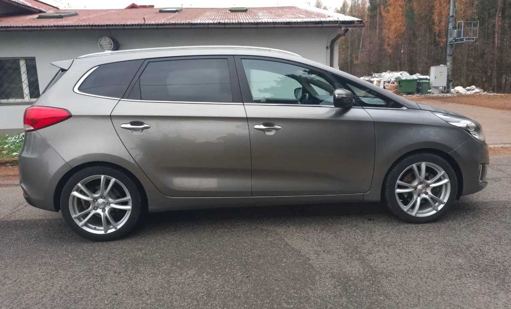 Продаж автомобіля  Kia Carens 2015 з Європи