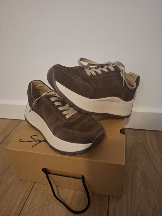 Sneakersy brązowe na platformie