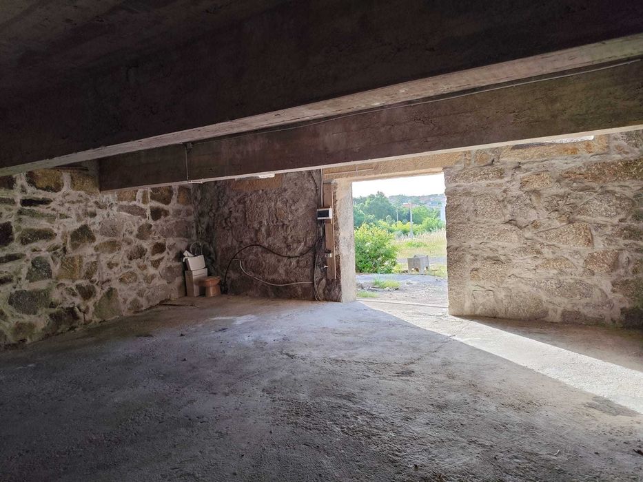 Armazém em Viseu, ótimo acesso da estrada Nacional 229