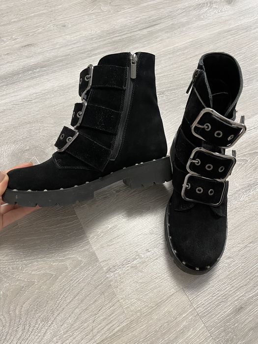 Продам осінні чоботи