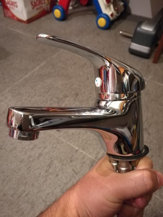Chrome Single-Handle Basin Faucet for Toilet Bathroom.64739987270017122