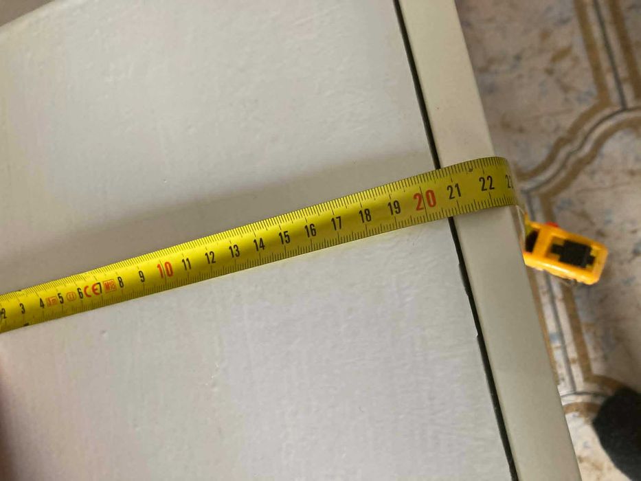 2 móveis IKEA brancos com portas lacadas