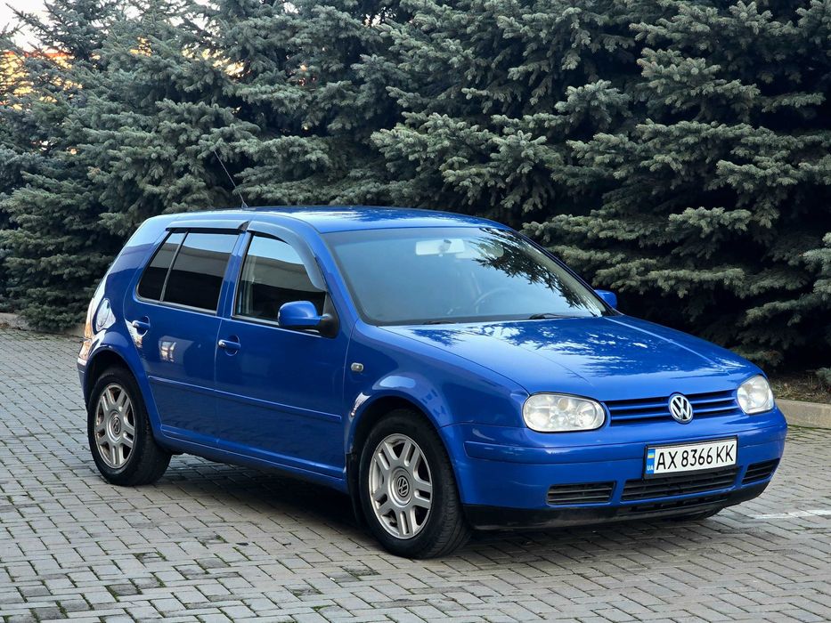 Volkswagen Golf 2000г.в. 1.6 газ-бензин