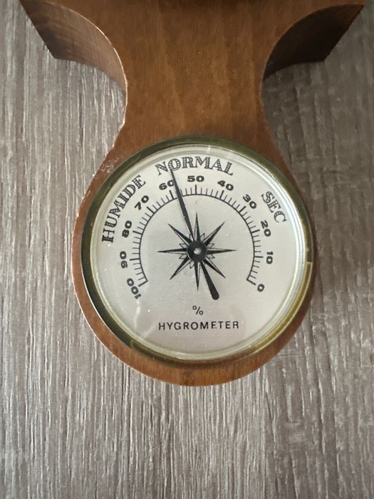 Винтажный барометр