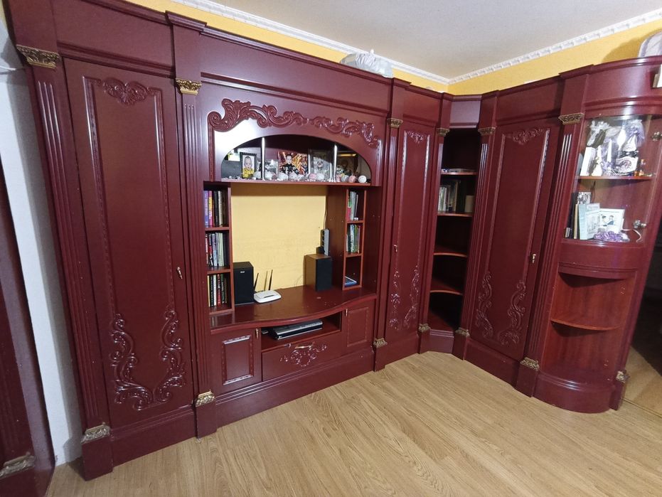 Гостиная ,шкаф ,гарнитур 3м. стенка цвет красное дерево