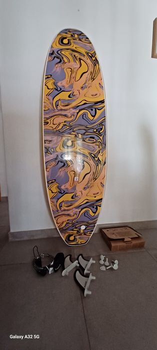 Prancha de surf Olaian em excelente estado  pouquissimo uso com acessórios incluídos.