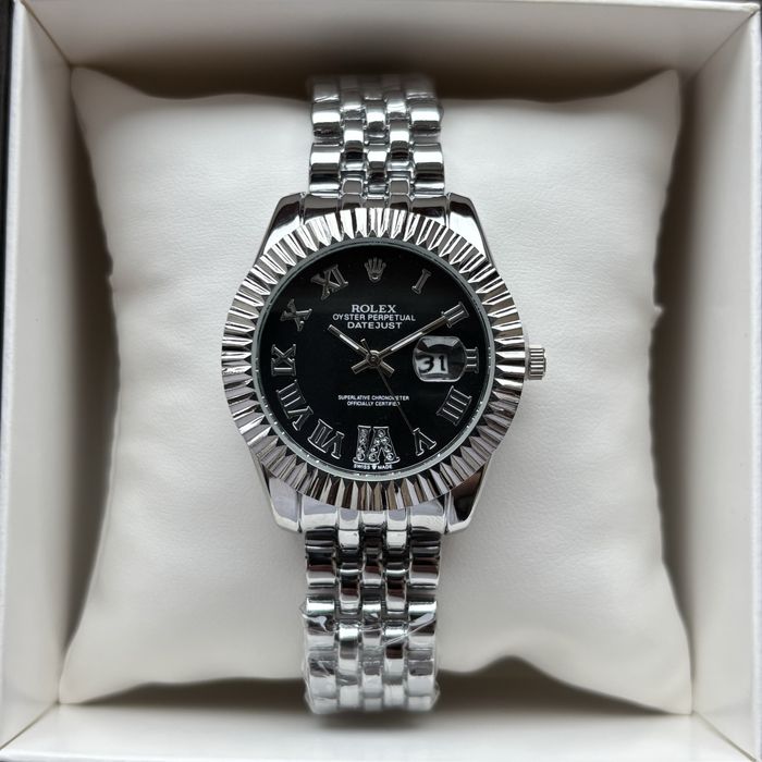 Жіночий годинник Rolex Datejust на браслеті сріблястого кольору