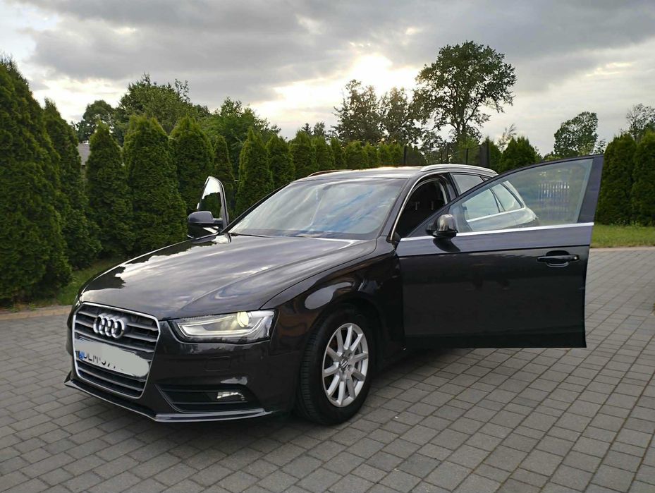 samochód audi a4 b8