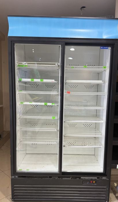 Холодильна вітрина холодильник