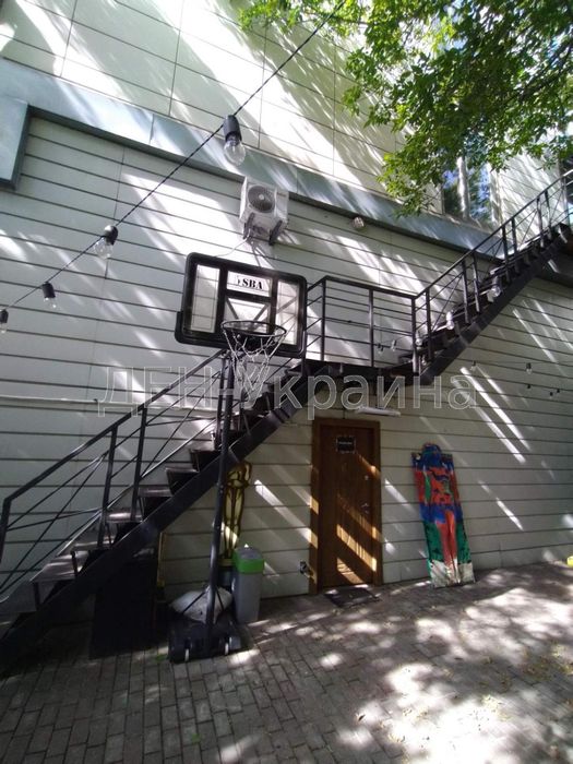 Оренда в центрі Києва офісу 70 кв.м. з ремонтом та своєю територією.