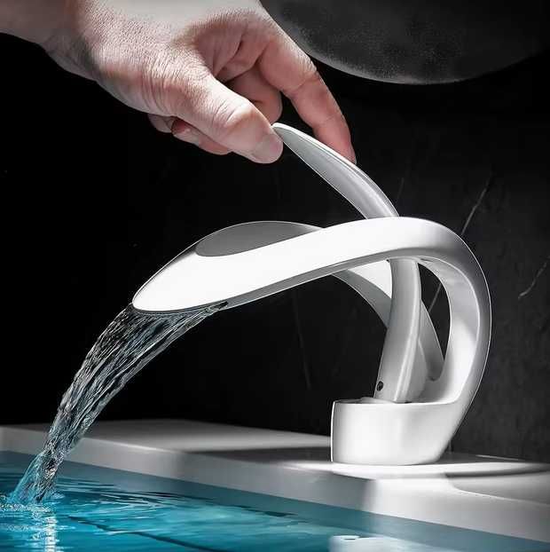 Bateria umywalkowa BIAŁA Nowoczesny kran łazienkowy nablatowy wodospad