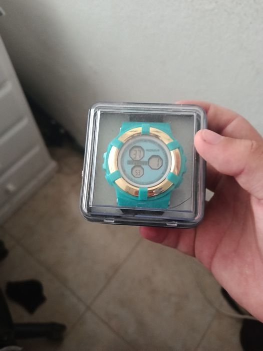 Relógio novo , não sei a marca