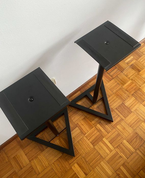 Dois Suportes Para Colunas de Som