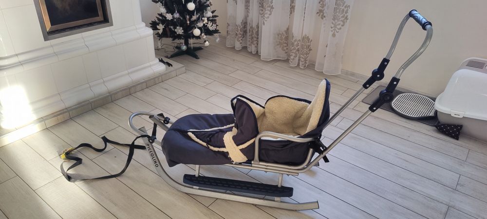 Sanki metalowe Piccolino z oparciem, pchaczem i zdejmowanym śpiworem