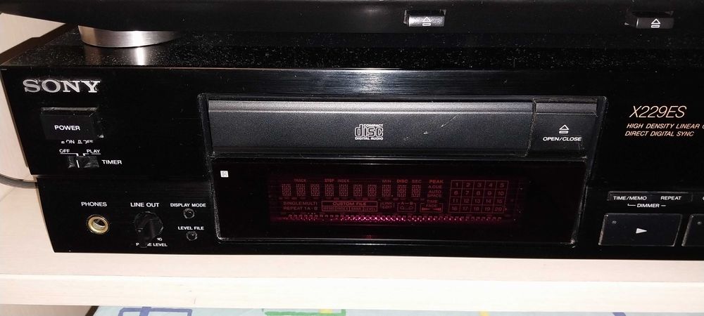 Програвач СD - Серія ES - Sony CDP-X229ES.