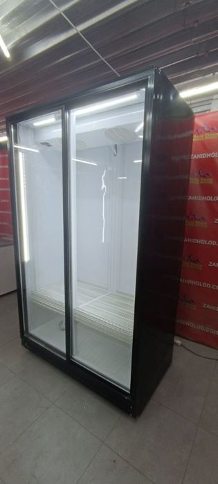 Холодильна вітрина. Вітрина для напоїв. Шафа холодильна. Холодильник