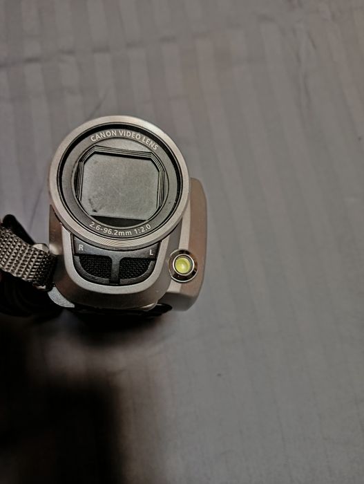 Видео камера Canon FS100.