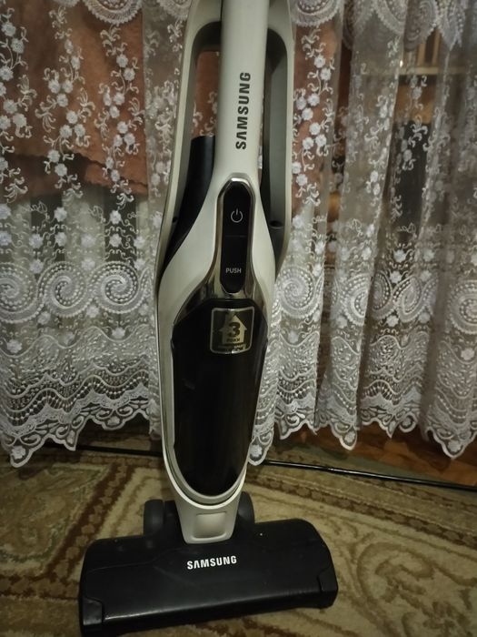 Продам пылесос, електро веник.