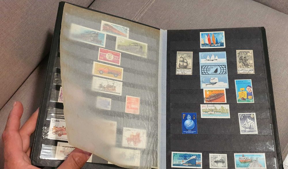 Klaser znaczki pocztowe lata 70 i 80te calość klaser nr1