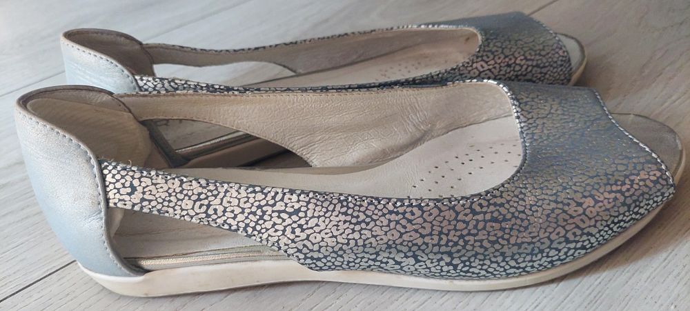 Skórzane baleriny / sandały peep toe  RAVINI rozm. 39 – wygodne, srebrne  śliczne buty