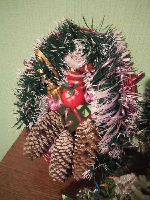 Новорічний вінок кошик