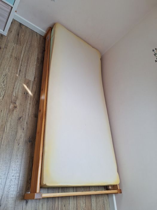 Łóżko 90x200 z materacem