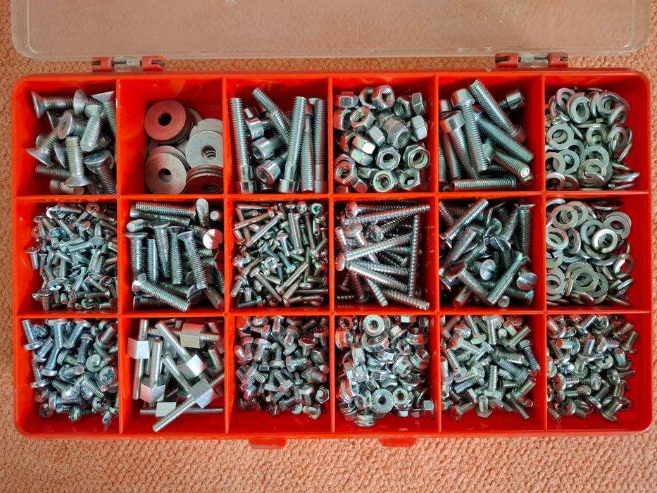 Parafusos e porcas zincadas