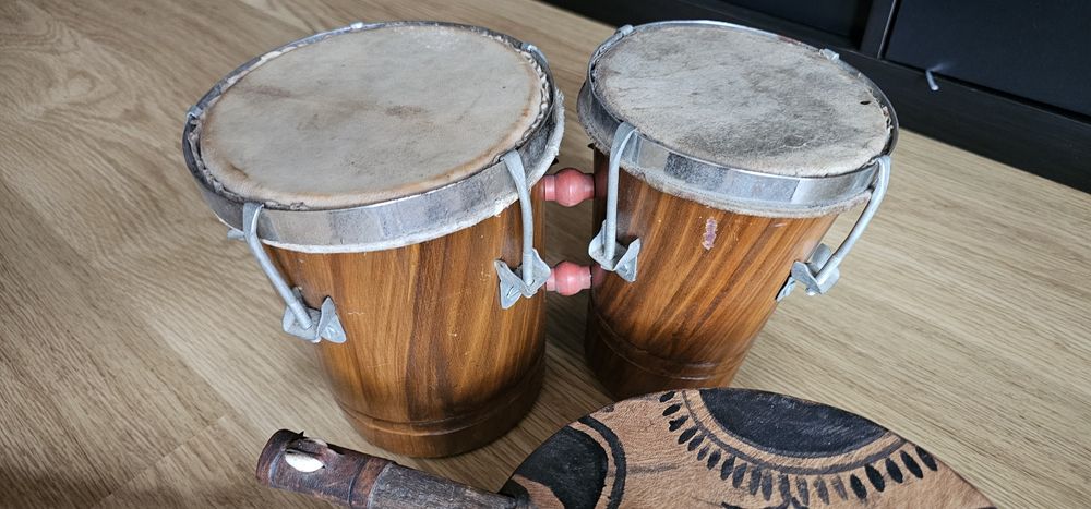 Bongos e kora/guitarra